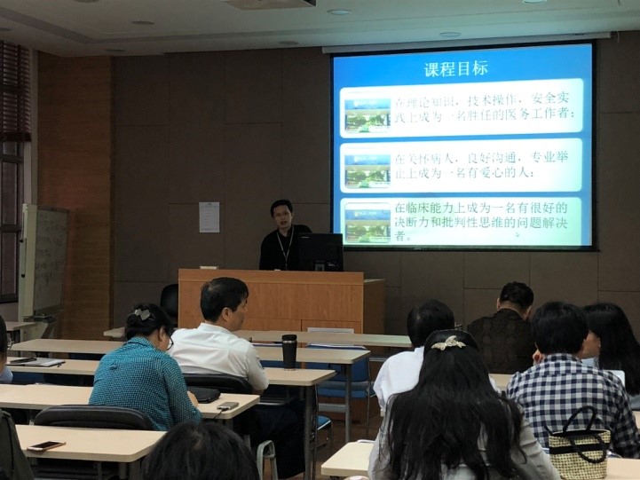 “一路走，一路带，一路话秋实”――草莓视频