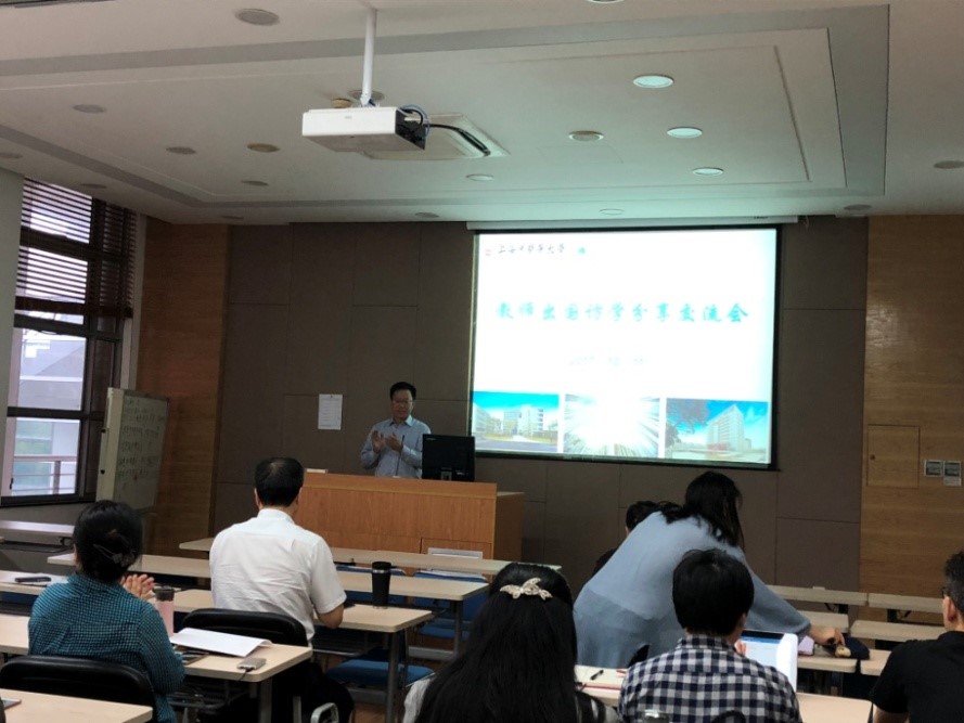 “一路走，一路带，一路话秋实”――草莓视频